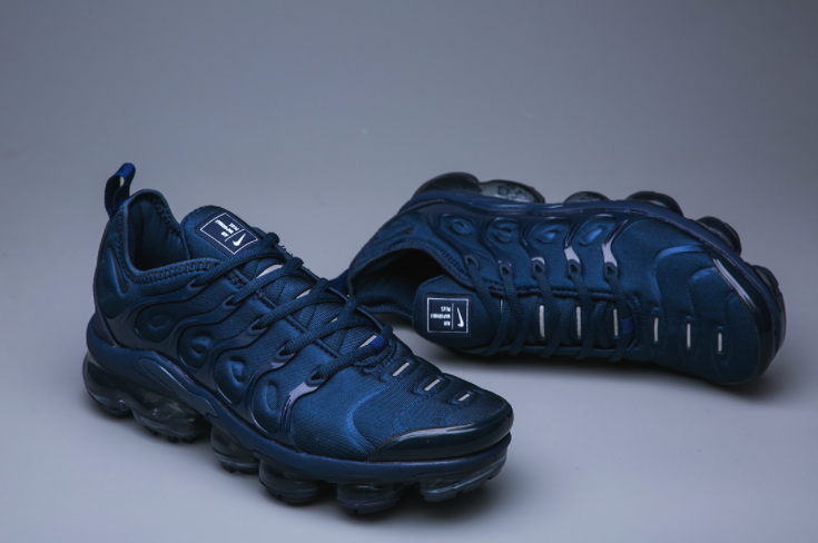 navy vapormax plus